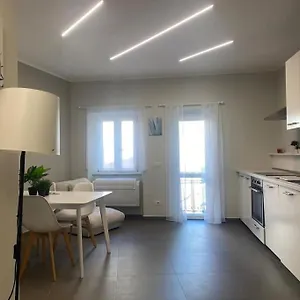 https://appartamento-confortevole-pieno-centro-varazze.hotelitalianriviera.com
