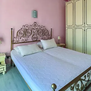 https://splendido-appartamento-con-vista-mare-su-piazza-dante.hotelitalianriviera.com